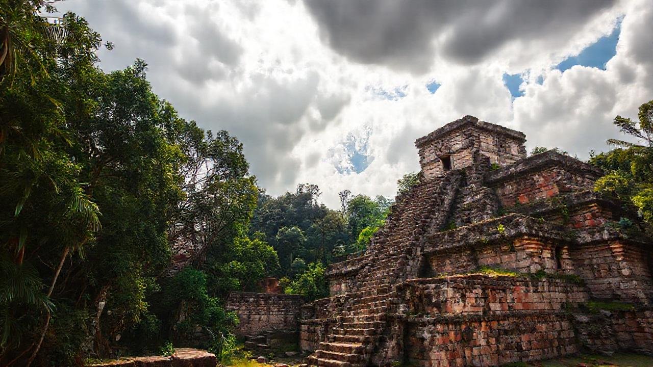 Mayas ancestrales en selva misteriosa